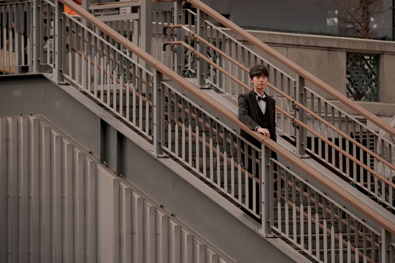 【ポージング】映画のワンシーンのような、大阪ロケの"歩きショット"のお話