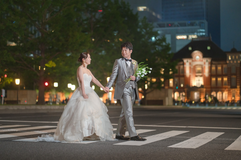 【歩く姿が一番自然】“お散歩ショット”でつくるふたりらしさ