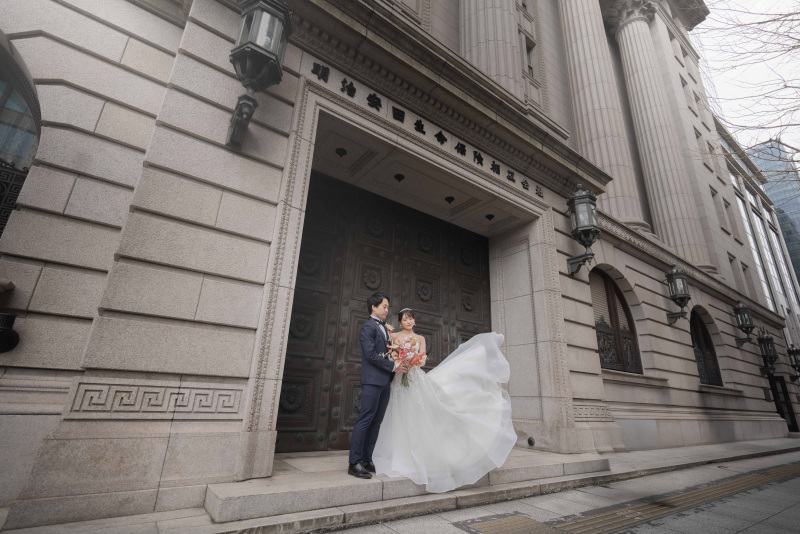 【歩く姿が一番自然】“お散歩ショット”でつくるふたりらしさ