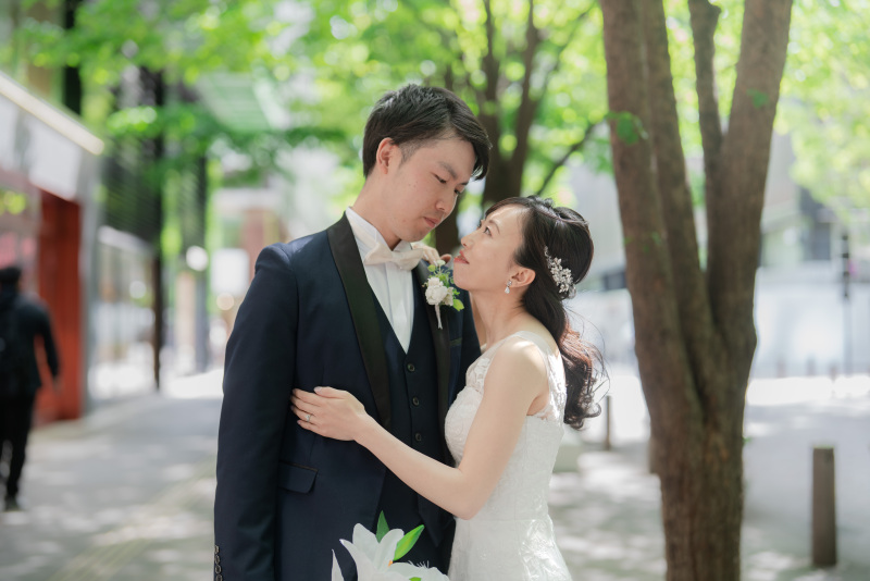 【歩く姿が一番自然】“お散歩ショット”でつくるふたりらしさ