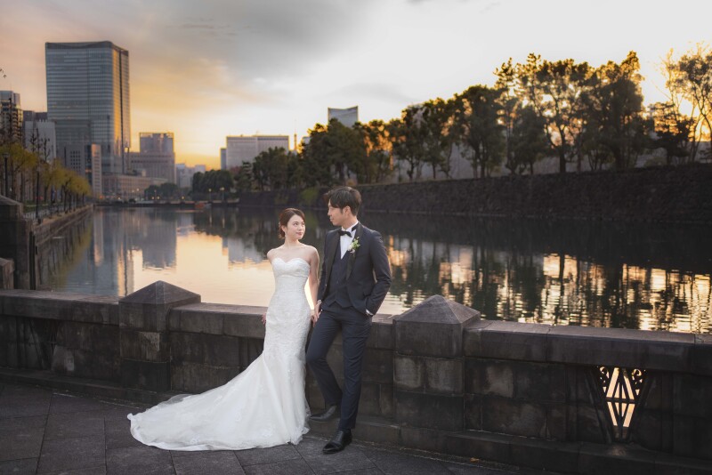 【冬の白が映える】“ドレスのシルエット重視ショット”