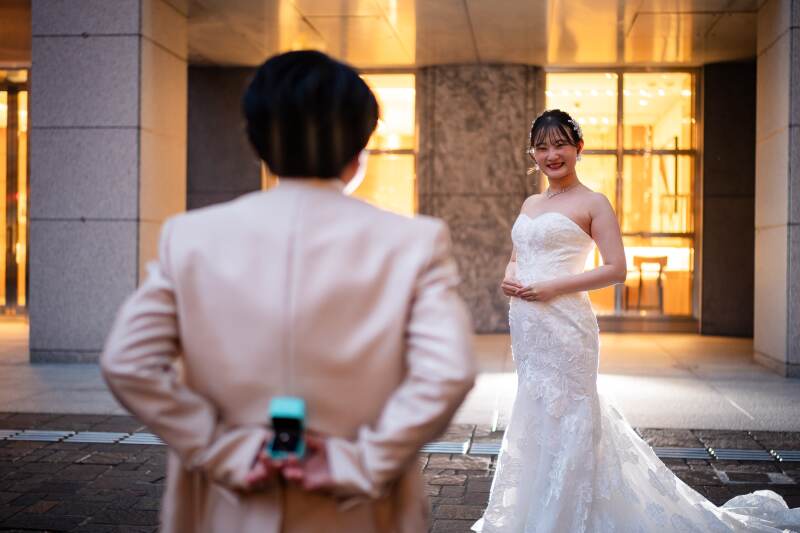 【あたたかさが伝わる】&ldquo;袖ありドレス&rdquo;が冬に映える理由