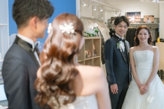 【光と緑に祝福される】4月のウェディングフォト