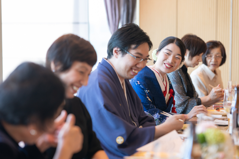 ご家族との会話や記念撮影を楽しまれながらご会食