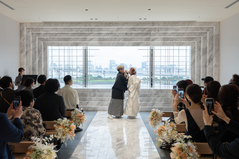 誓いのキスは愛犬を挟んで★