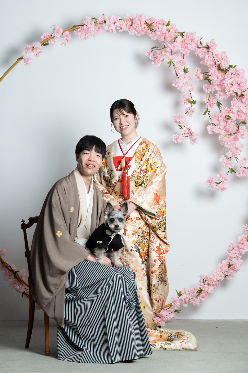 新郎様は落ち着いたベージュの紋服でコーディネート