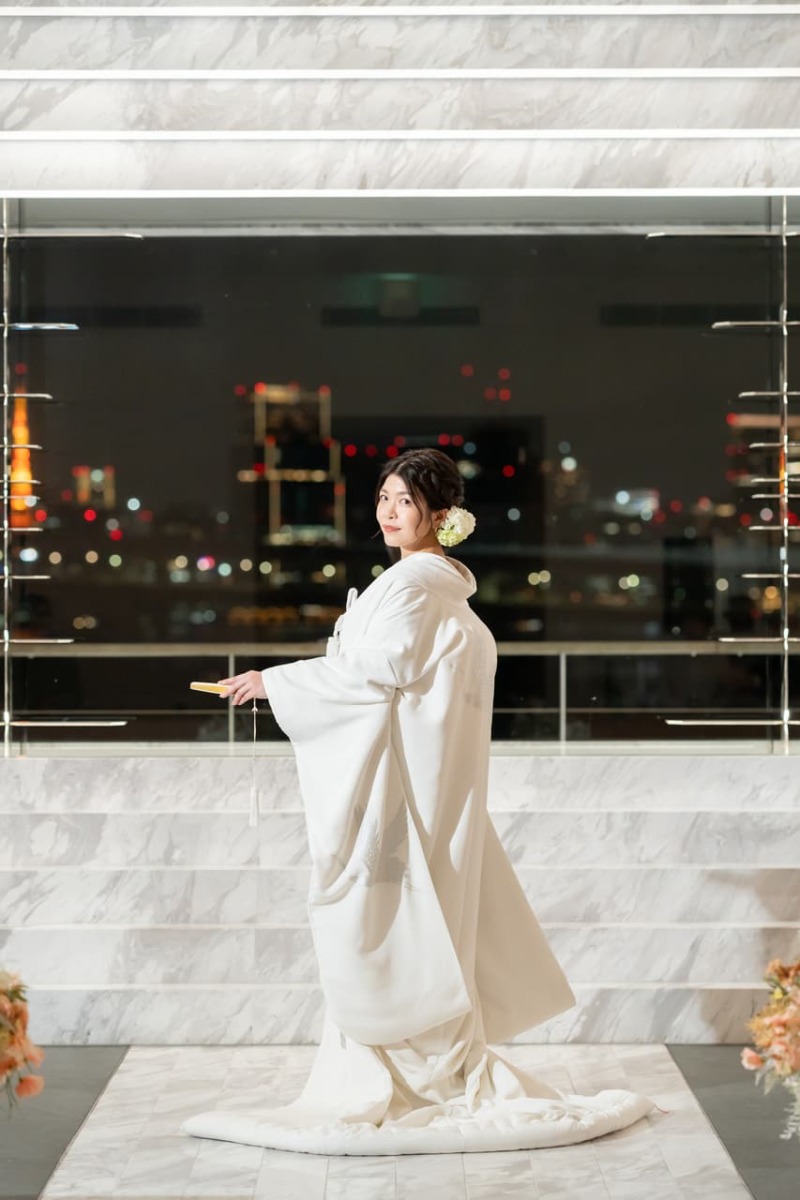 チャペルの背景に東京タワー