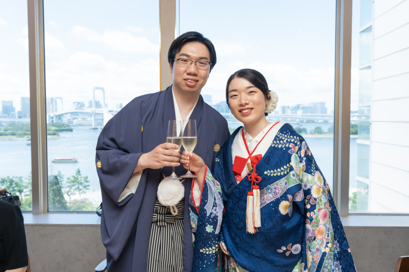 新婦様は会食の際、華やかな色打掛へお色直し