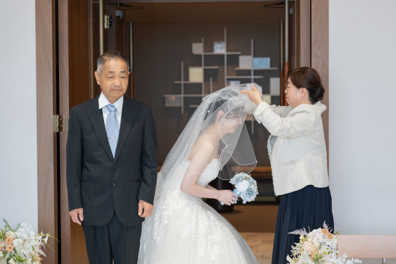 お母様によるベールダウン。