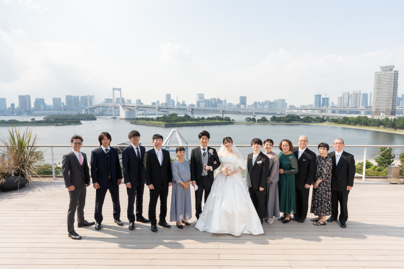 小さな結婚式 お台場店_家族・友人を撮影に呼べる