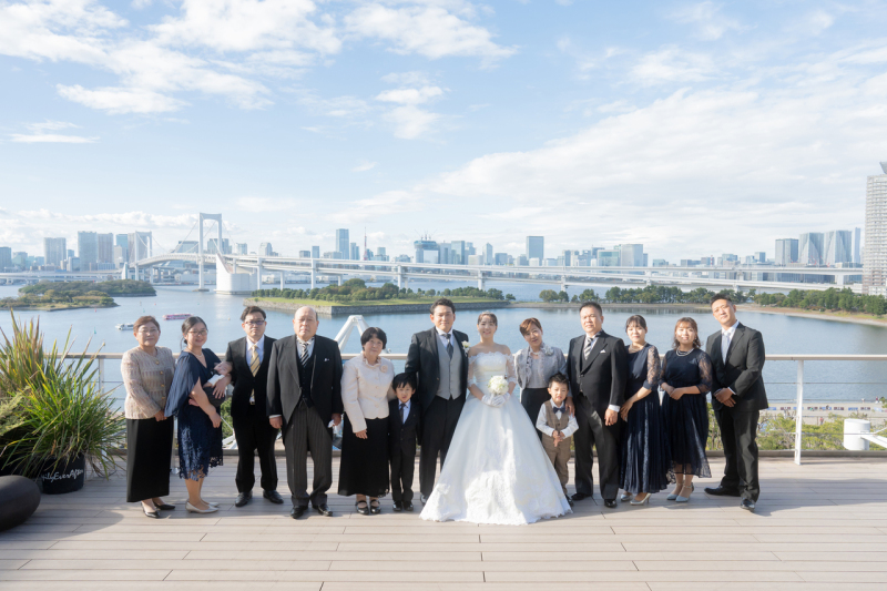 小さな結婚式 お台場店_家族・友人を撮影に呼べる