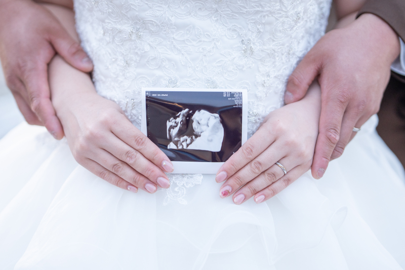 【マタニティフォト】基本料金50%OFF◆洋装1着チャペルフォトプラン|全データ&アルバム1冊付き