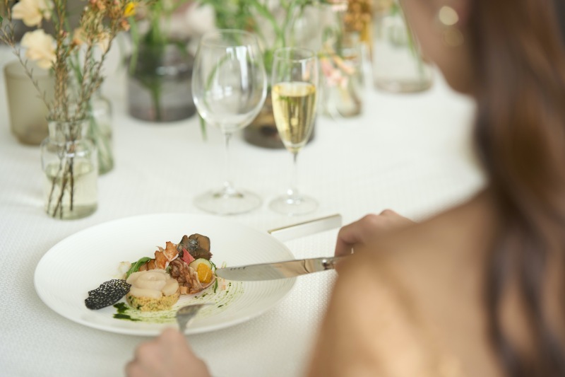 基本料50%オフ◆和装&洋装各1着_チャペルフォト+会食プラン|全データ&6名分のお食事代付き☆