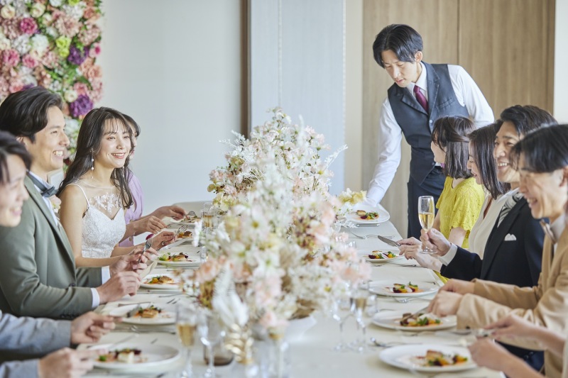 基本料50%オフ◆和装&洋装各1着_チャペルフォト+会食プラン|全データ&6名分のお食事代付き☆