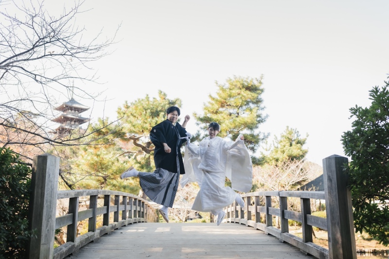 迫力満点！勢いよく空高く2人でジャンプショット！