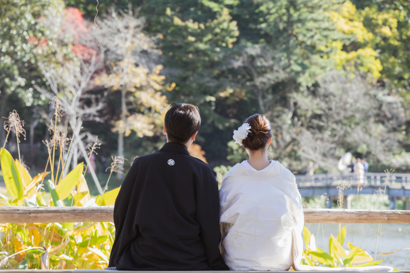 寄り添い合って