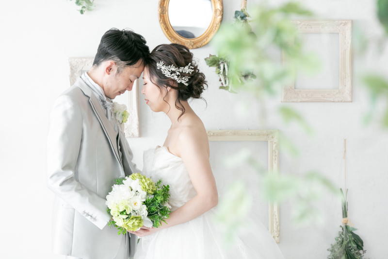 おでこをコツン