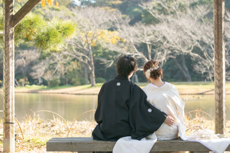 ベンチに座って