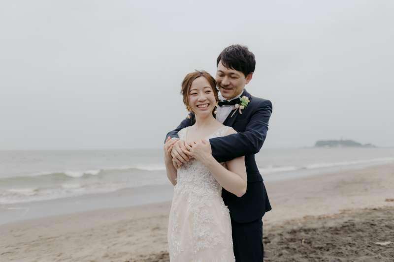 後ろからハグ！