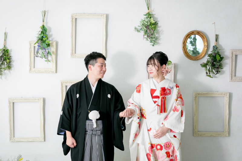 手をとりあって