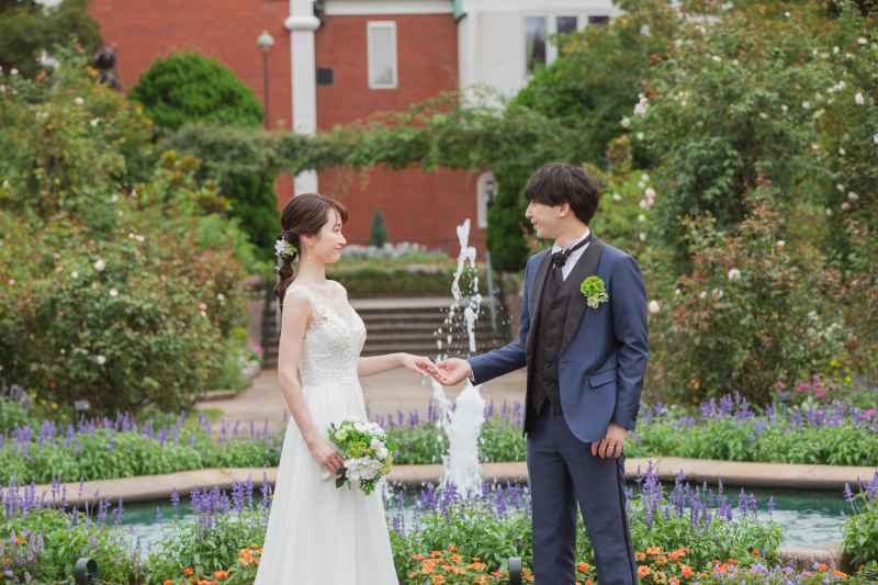 噴水をバックに