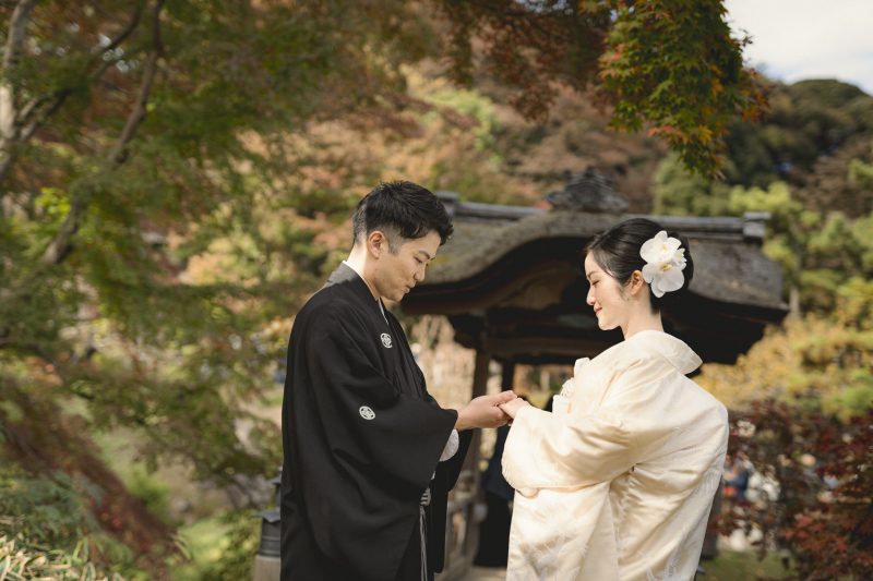 手をとりあって