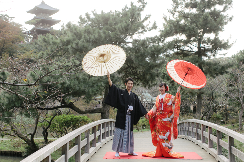 手を繋いで全身写真