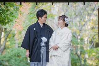 和装で紅葉と共にお写真撮影♪