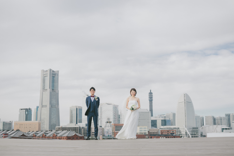 みなとみらいのシンボルをバックに