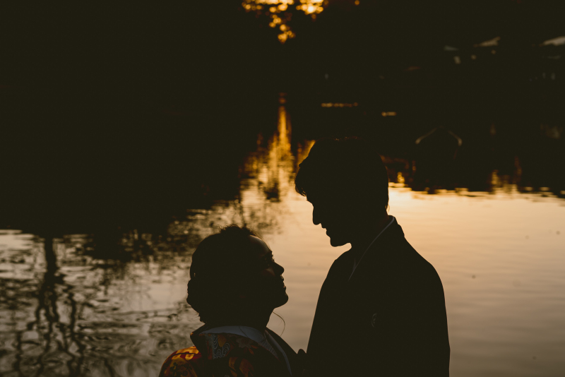 夕日をバックに