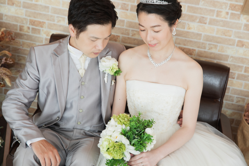 ベンチに座って