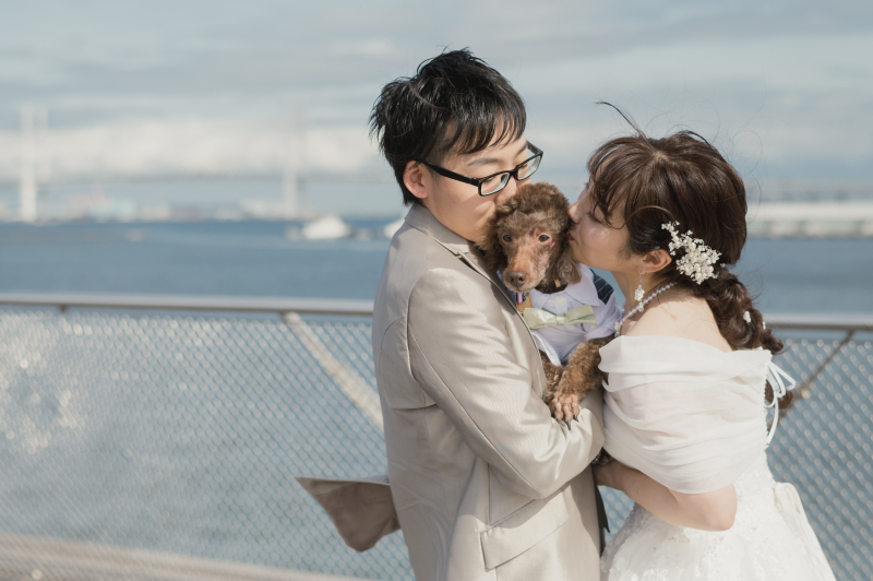 わんちゃんを抱っこして