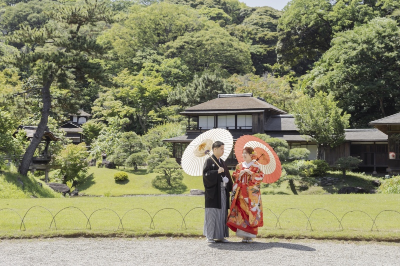 番傘を持っているショットは和の雰囲気がよりでます