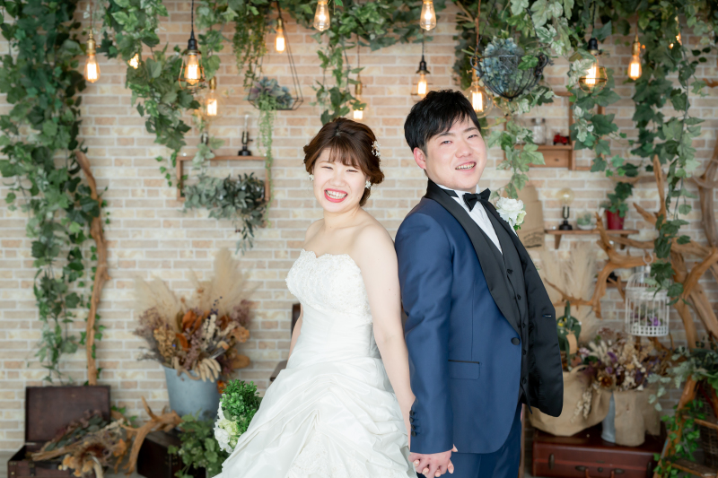 背中合わせ