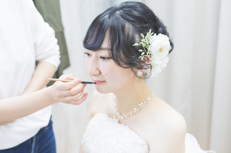 リップを塗って