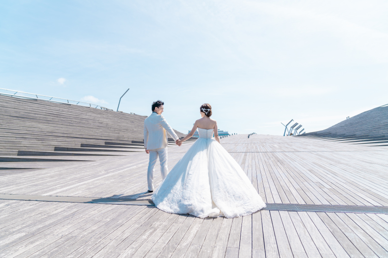 後ろ向きショット