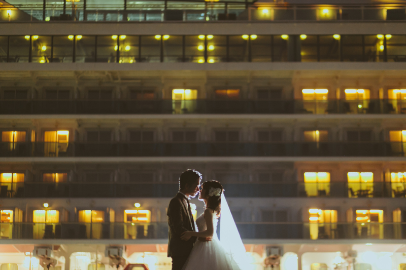 船のあかりをバックに、、、