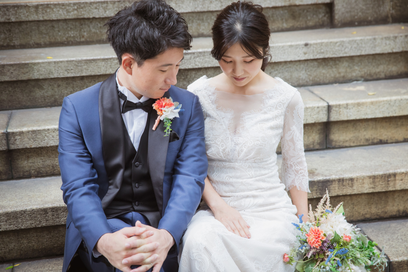 階段に座って・・