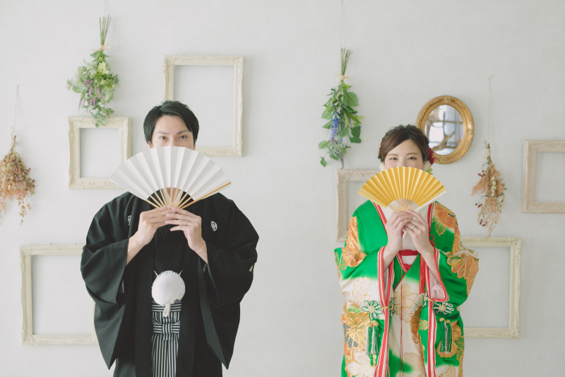 扇子でかくして