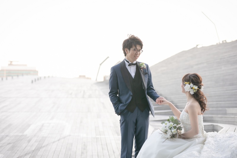 手を差し伸べて