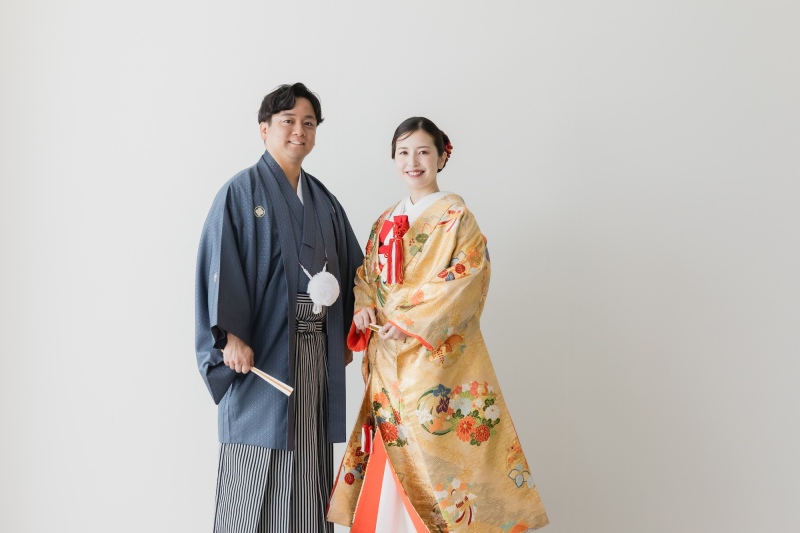 真っ白の背景だからこそ、引き立つ色打掛