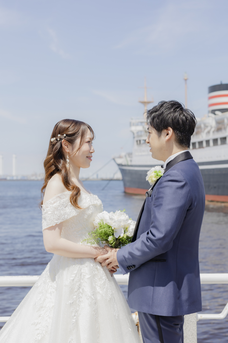 自然な笑顔で見つめ合っているお二人の表情が素敵