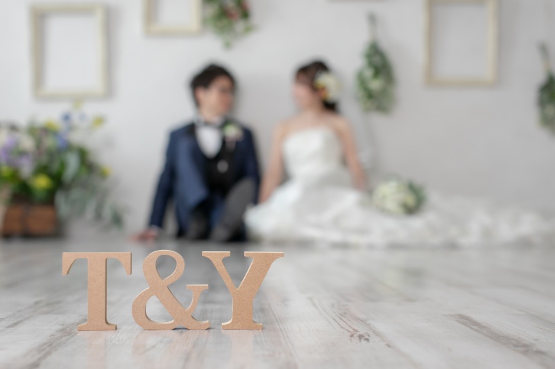 イニシャルを置いて