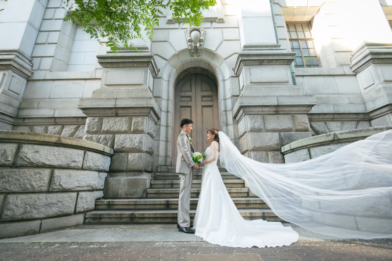 ベールをなびかせて