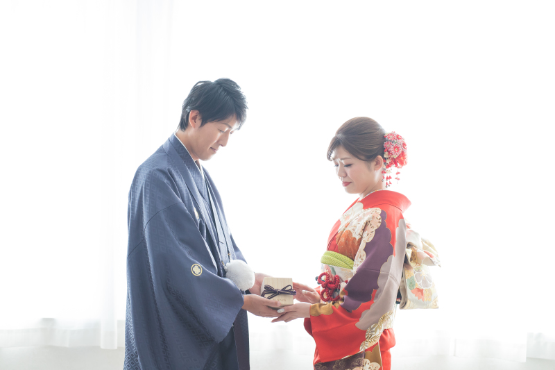 手を取り合って・・