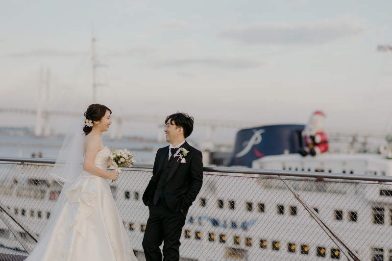 客船をバックに・・