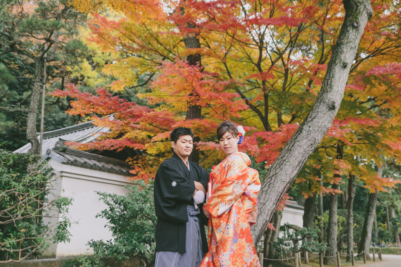 秋色に色づいた庭園