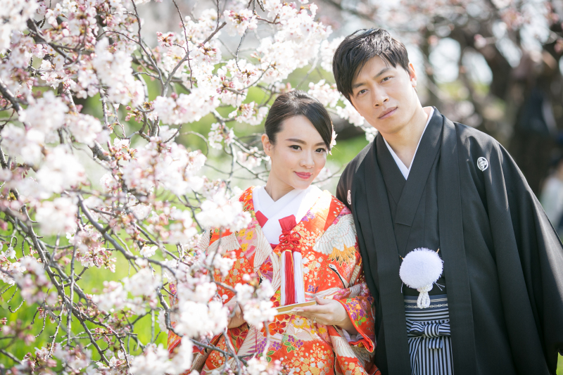 桜の近くでポーズ！