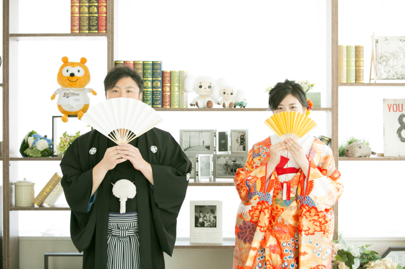 よく見ると後ろに・・・！？