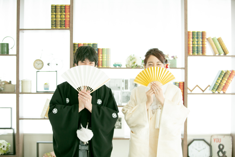 お口もとを隠して。